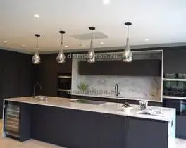 угловая кухня с островом Романо